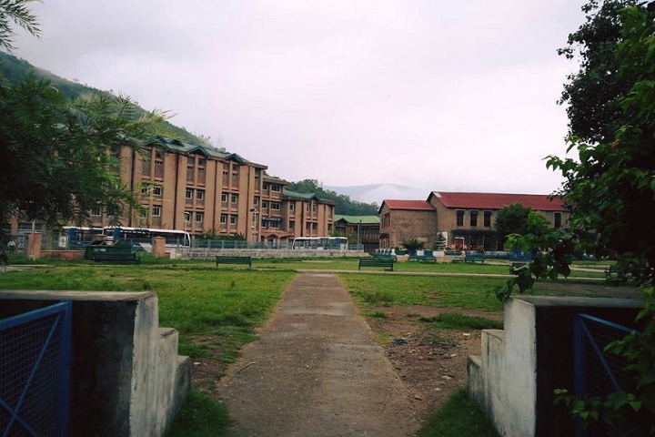 https://cache.careers360.mobi/media/colleges/social-media/media-gallery/8092/2020/2/29/Entrance view of Vallabh Government College Mandi_Campus-view.jpg